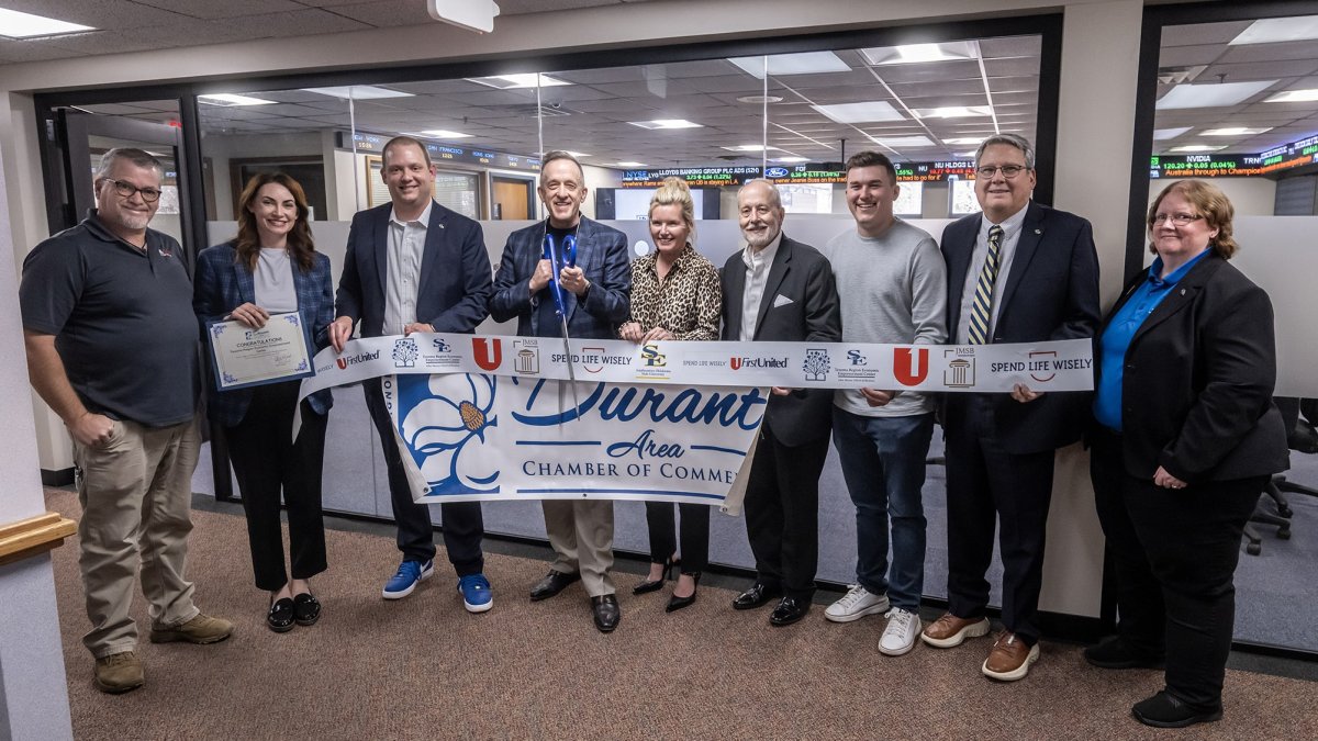 Southeastern dedicates Spend Life Wisely Marketing and Entrepreneurship Lab and First United Bank Finance and Accounting Lab banner