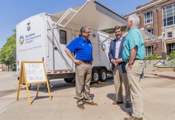 State Secretary of Health visits Southeastern vaccination site Thumbnail